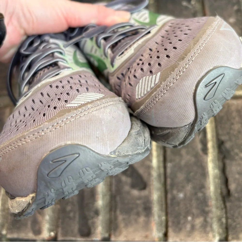 VGUC Brooks Ariel 18 Women's Size 10.5 D Wide Comfort Running Shoes Gray Mint